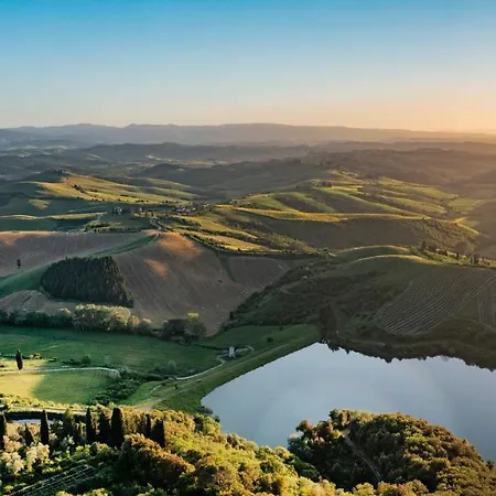 Nel Borgo Di Con Jacuzzi E Bellavista * Castelfalfi